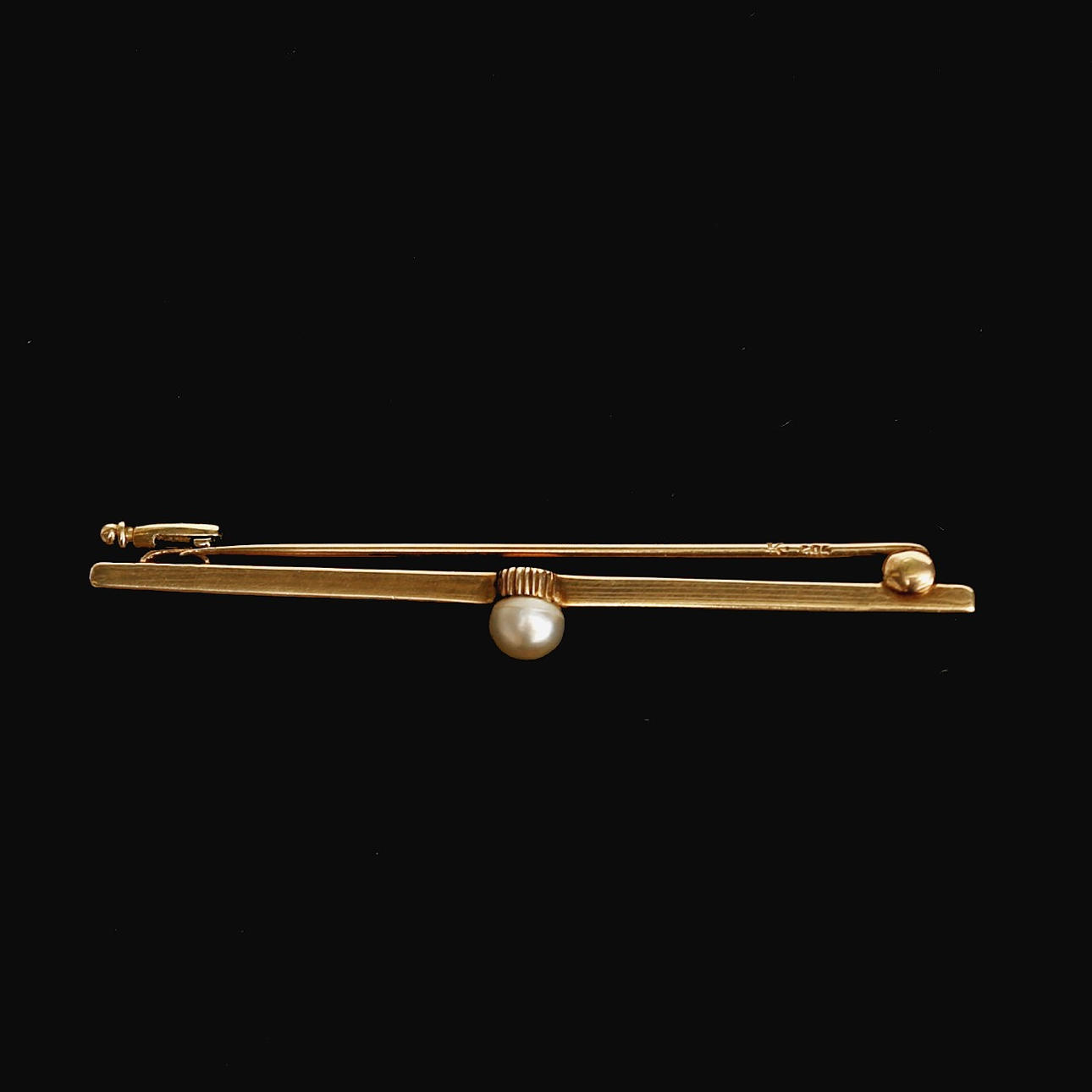 BROCHE/PINZA PARA CORBATA con perla, oro de 14 k.