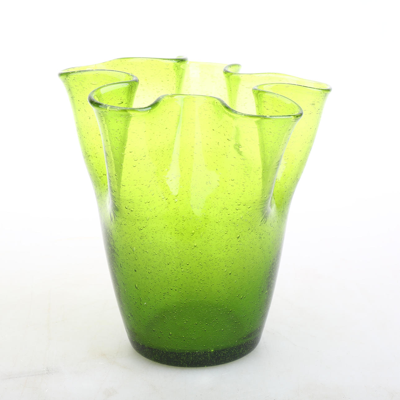 HANDKERCHIEF BOWL. glass.