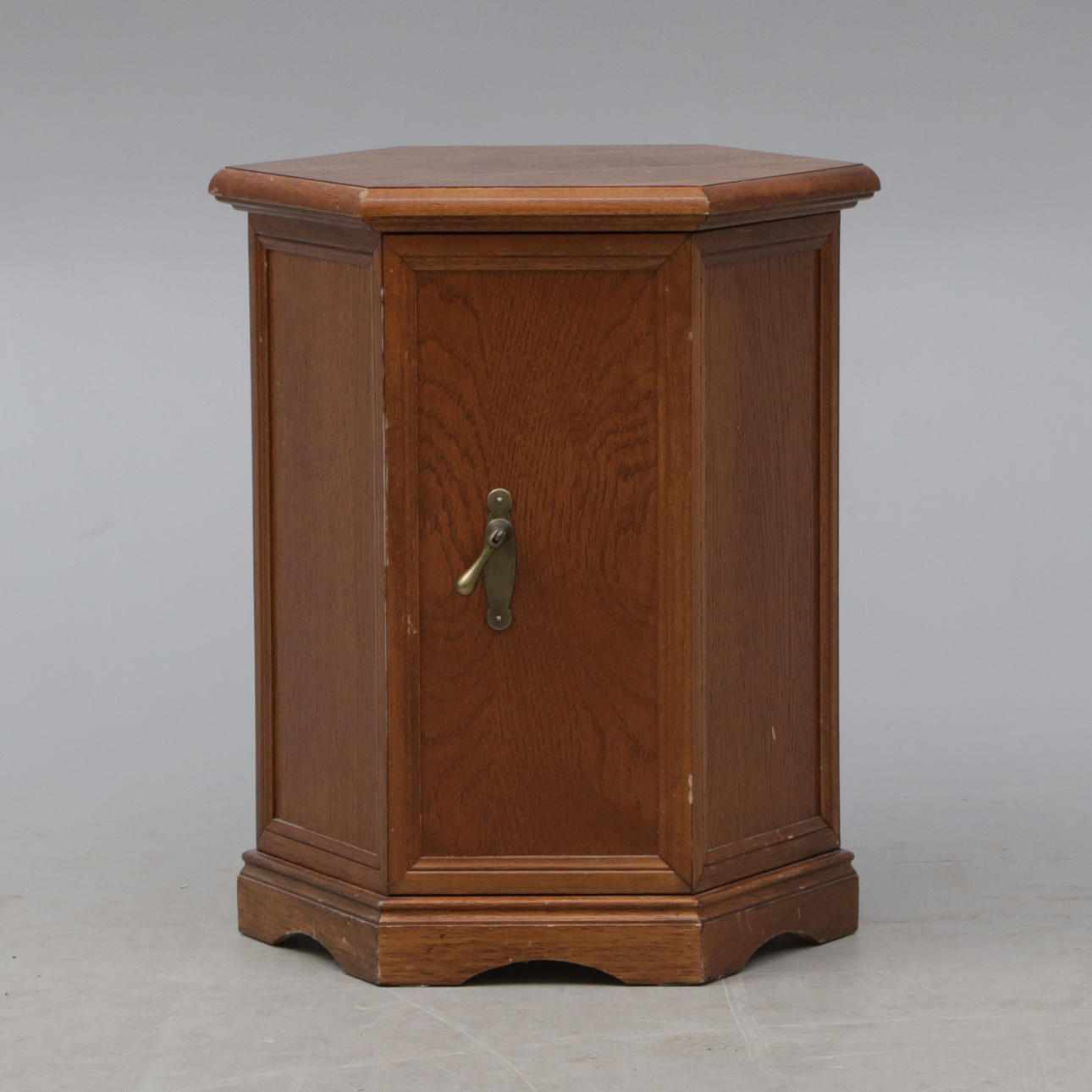 A 20th century pedestal.