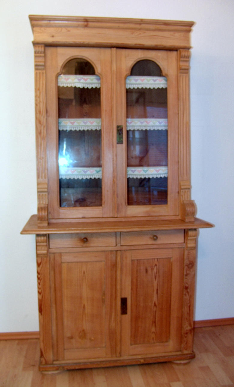 SHOWCASE ÖVRE SKÅP, Wilhelminian perioden omkring 1890.