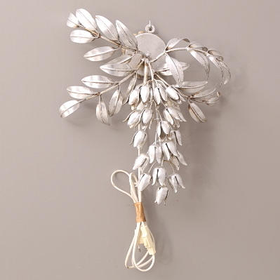 VÄGGARMATURDEKORATION, blomster i försilvrad metall, 1900-talets andra hälft.