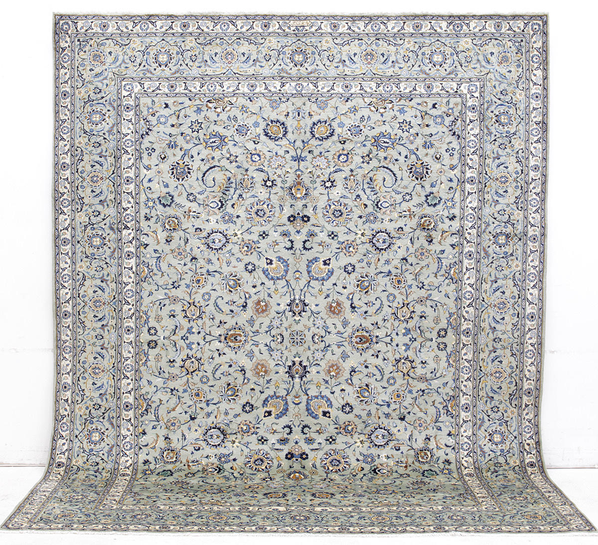 MATTA, Persisk, grön Keshan, (fine), signerad, 394 x 296 cm.