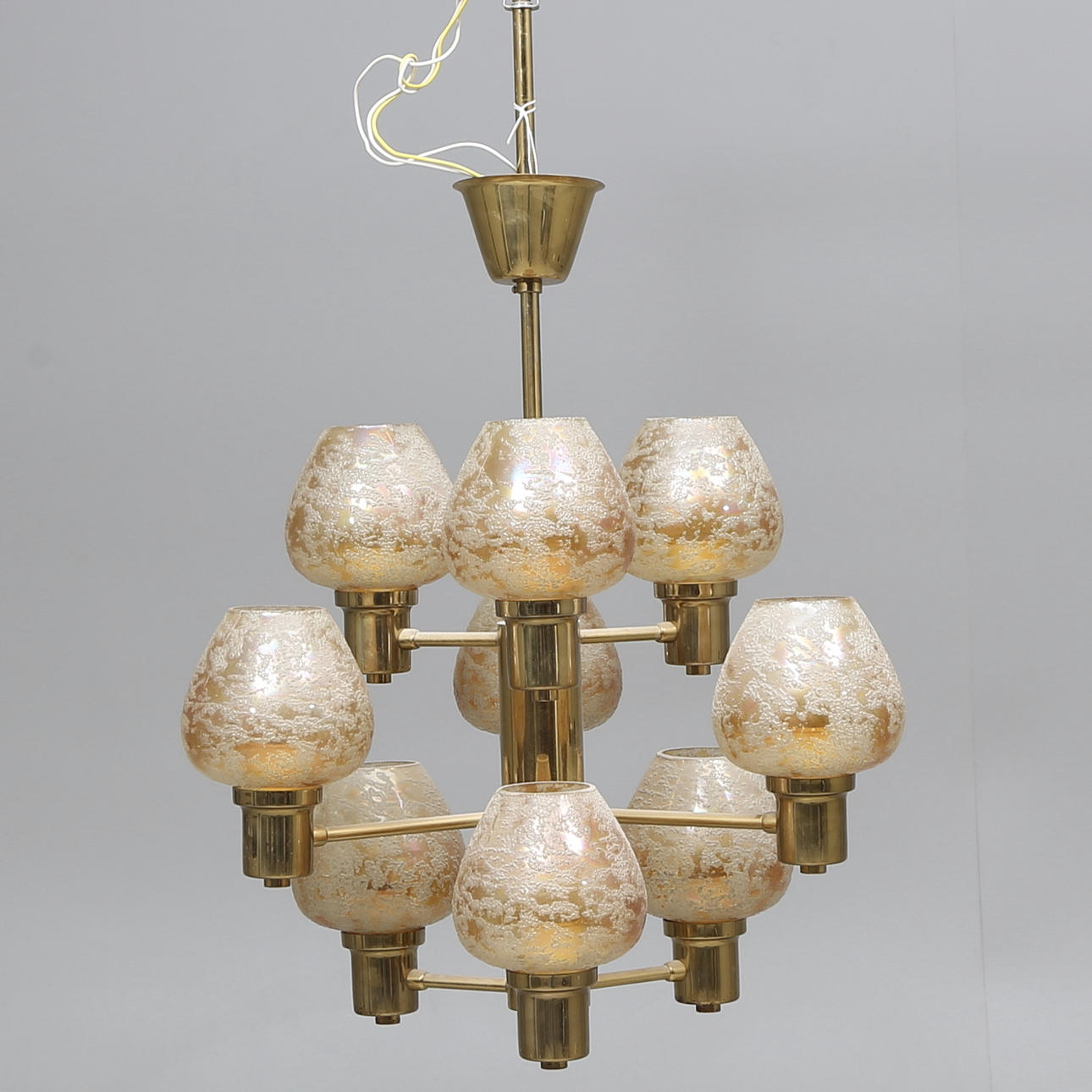 TAKLAMPA, mässing, möjligen Hans Agne Jakonsson, 1900-talets andra hälft, höjd ca. 70 cm.