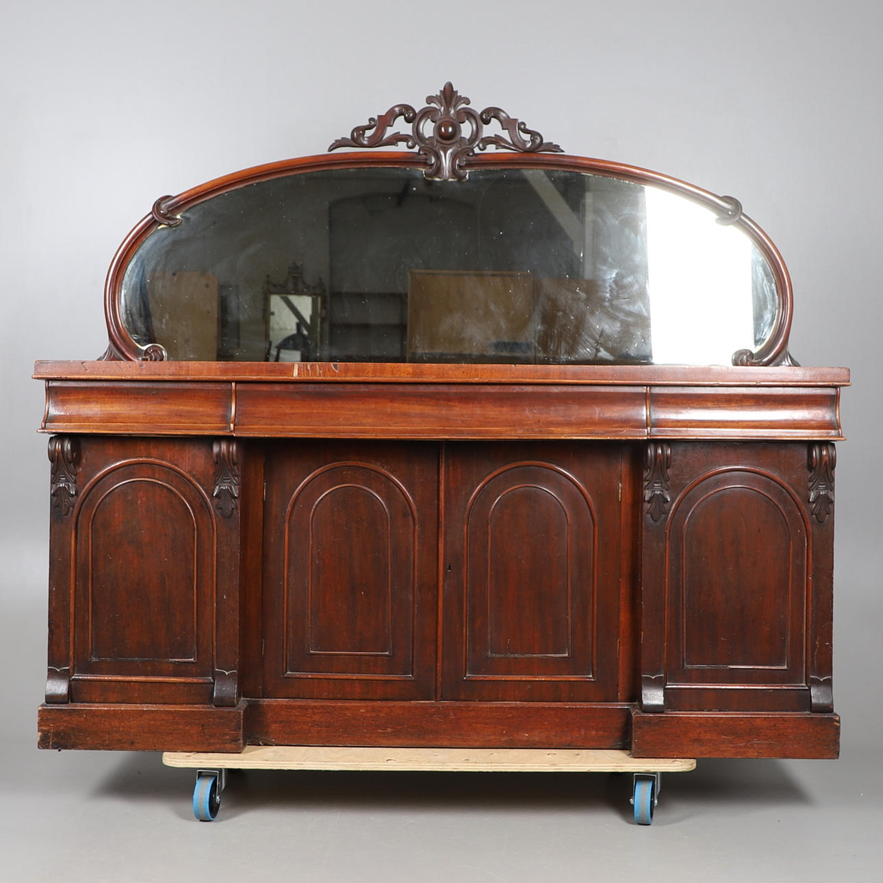 A VICTORIAN MAHOGANY MIRROR BACK CHIFFONIER SIDEBOARD.