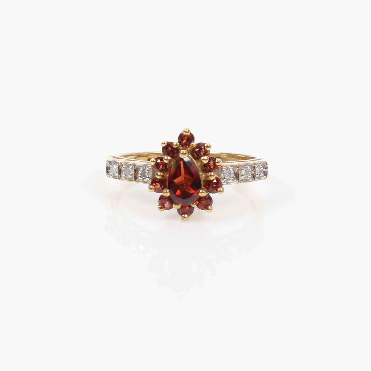 GRANAATTI- JA TIMANTTI-MEKKORENGAS.