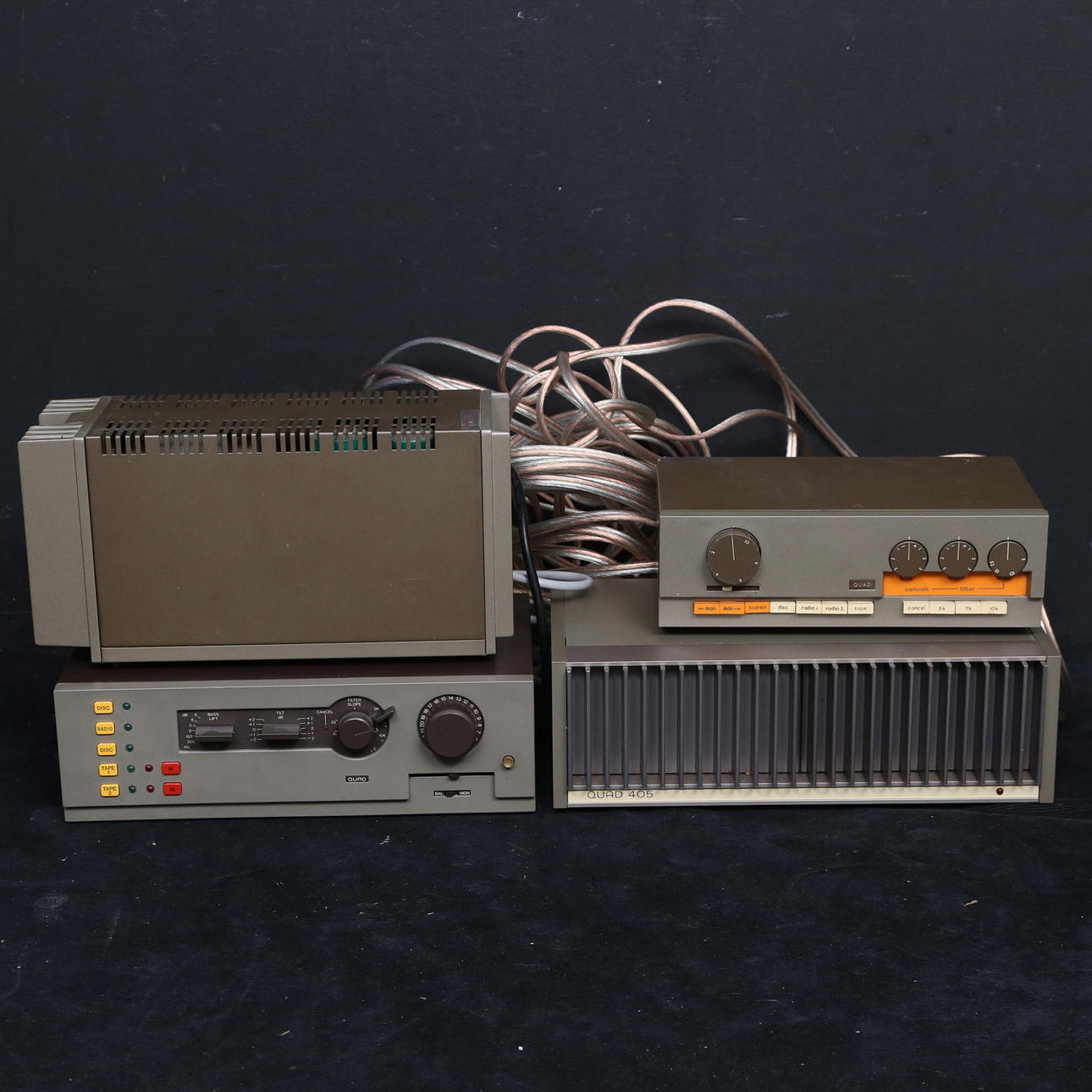 FORSTÆRKER- og RADIODELE, Quad, 4 stk + KABLER.