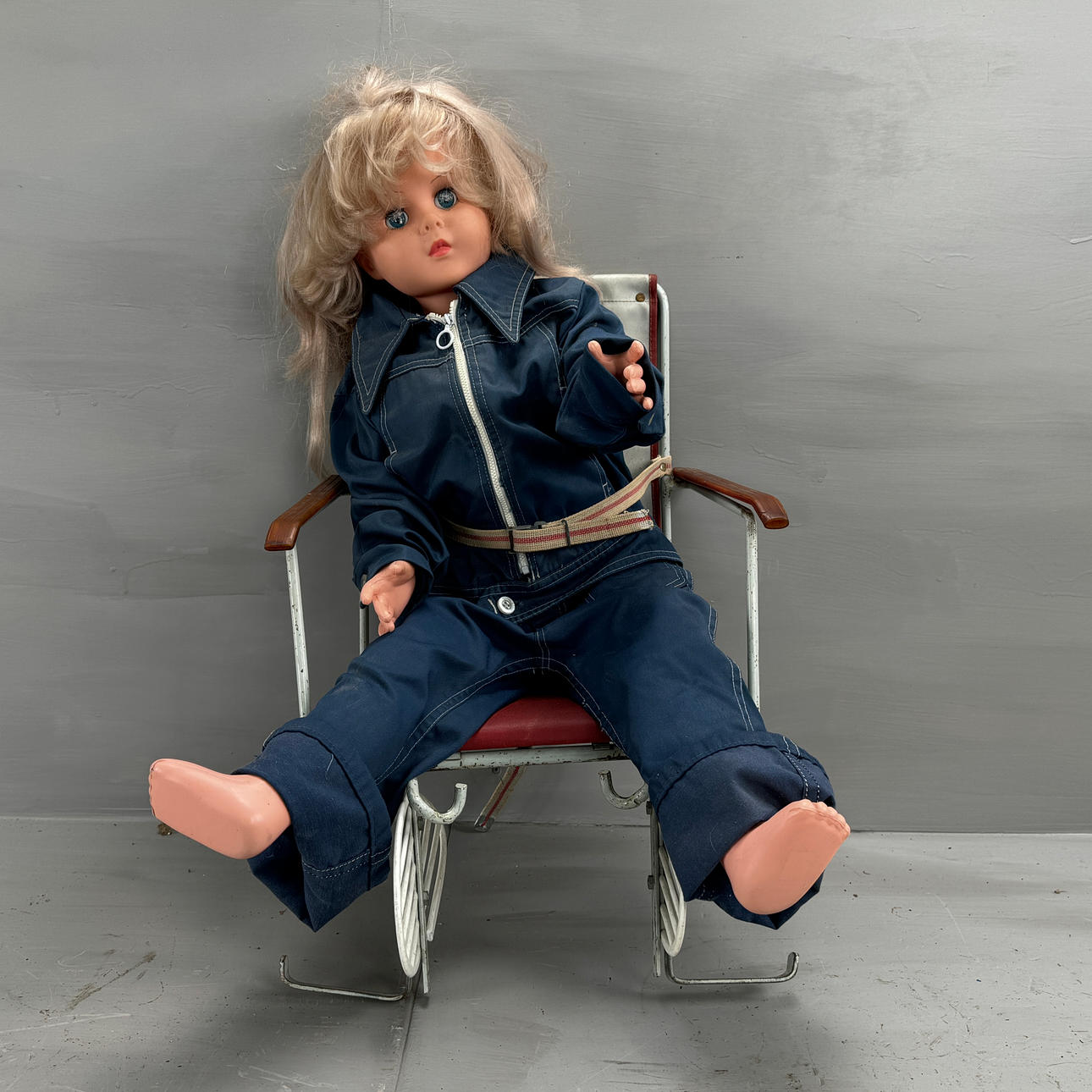 BARNCYKELSITS OCH DOCKA, 1900-tal.