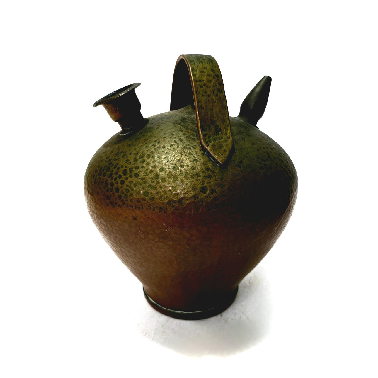 ANTIGUO BOTIJO CATALÁN EN COBRE MARTELADO.