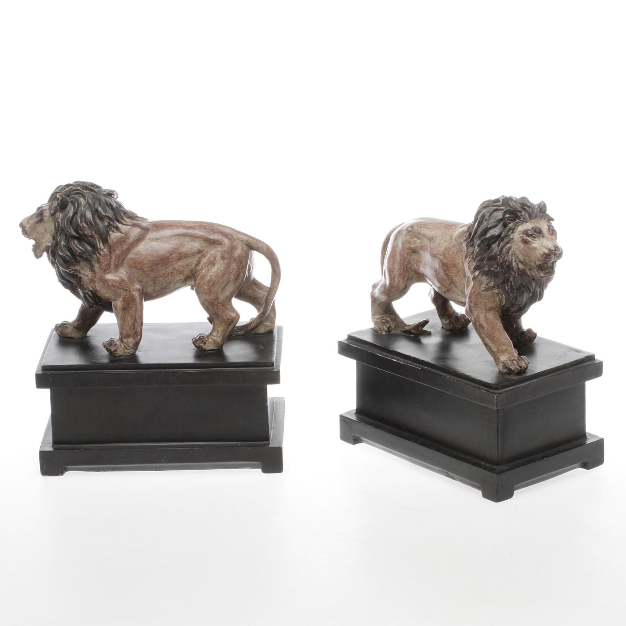 BOKSTÖD / FIGURINER, 2 st, lejon på sockel, 1900-talets senare del.