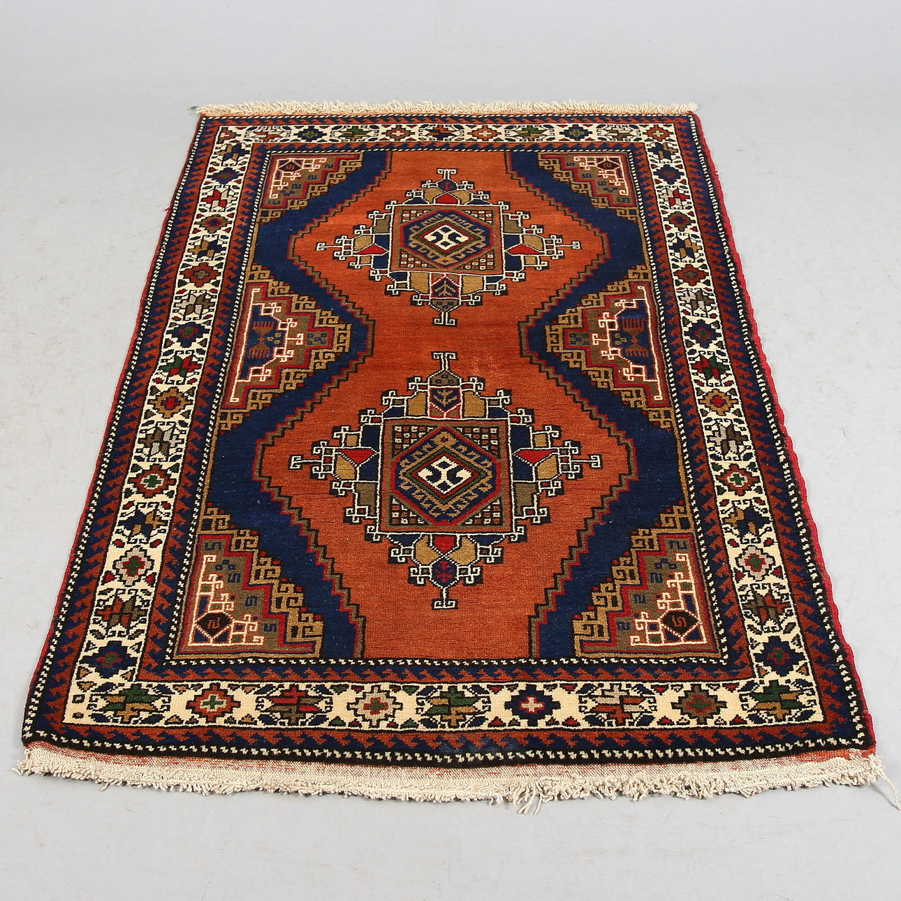 MATTA, sannolikt Kazak. 1900-tal. 170 x 104 cm.