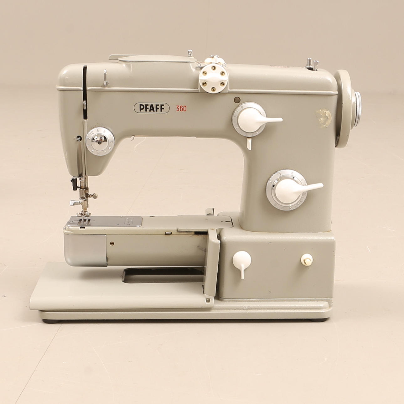 SEWING MACHINE, Pfaff Automatic 360, Germany. Mid 20th century.