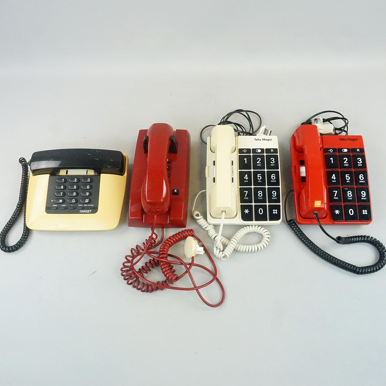 KNAPPTELEFONER, 4 st, 1980-tal.