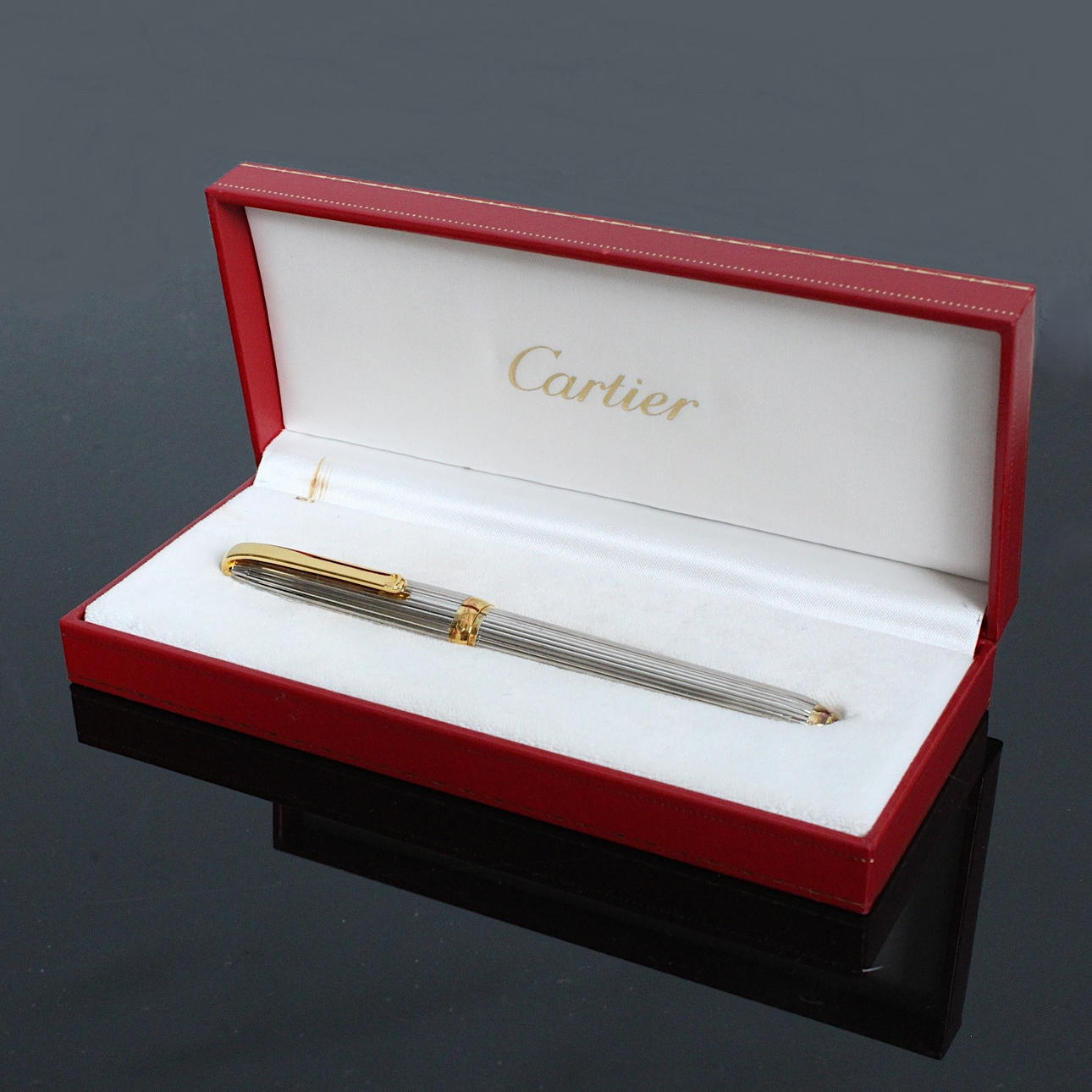 CARTIER. Füllfederhalter, 18K Feder.