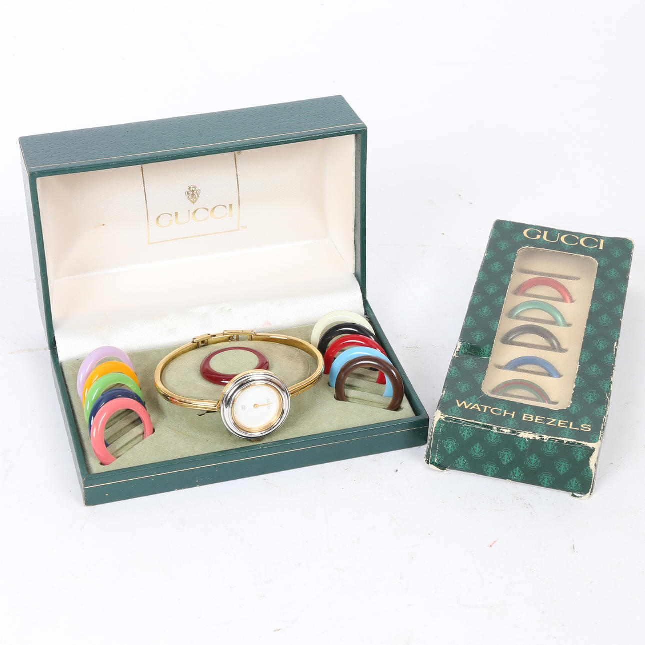 A GUCCI LADIES WRISTWATCH WITH INTERCHANGEABLE BEZELS.