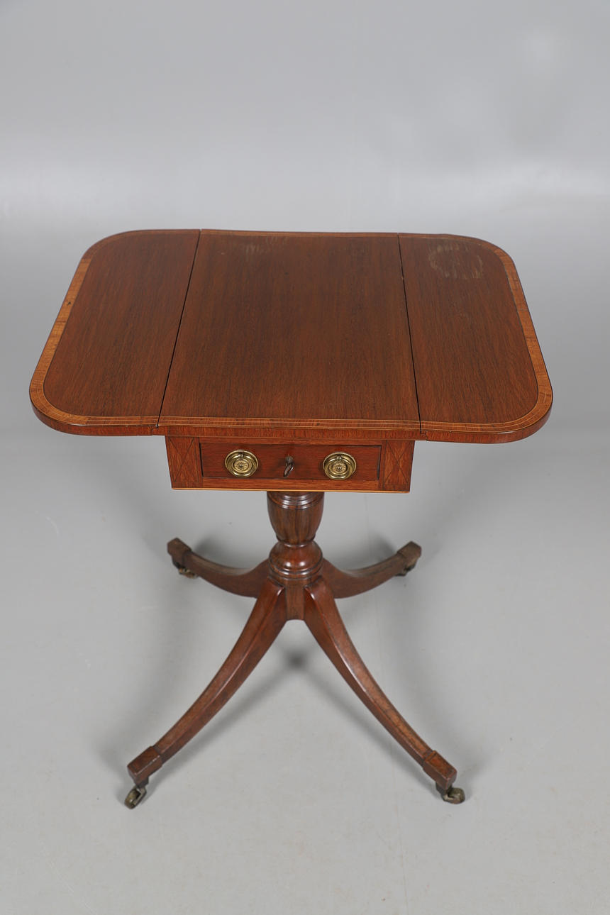 AN EDWARDIAN INLAID MAHOGANY SOFA TABLE.