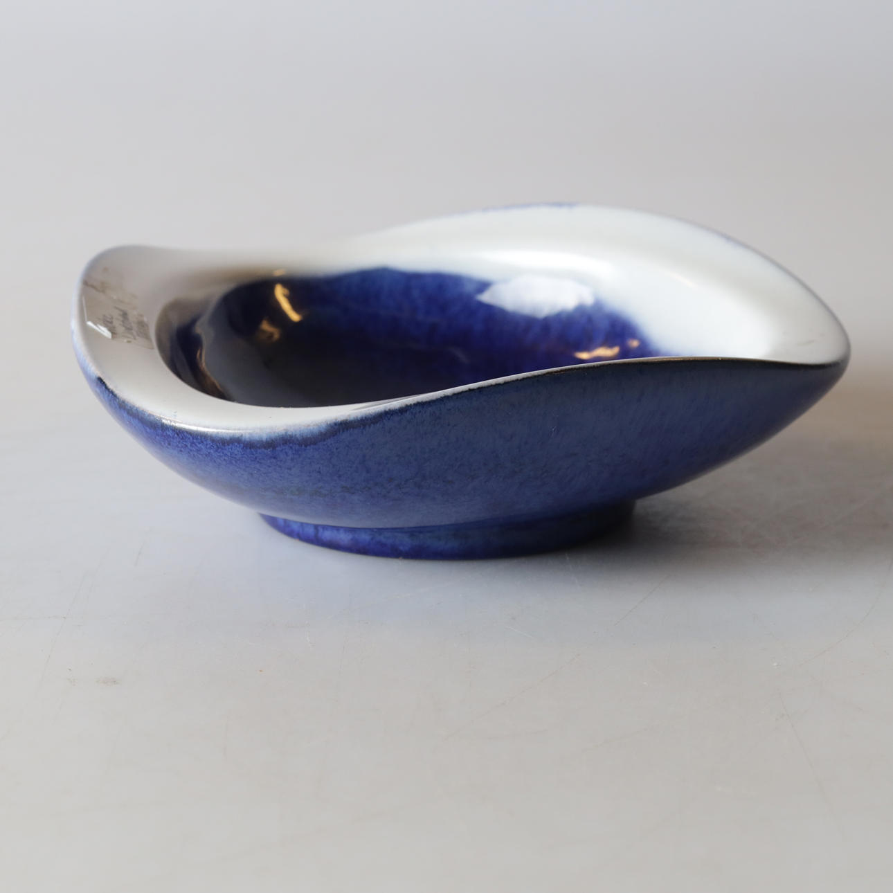 VICKE LINDSTRAND. bowl, ceramic, Upsala-Ekeby.