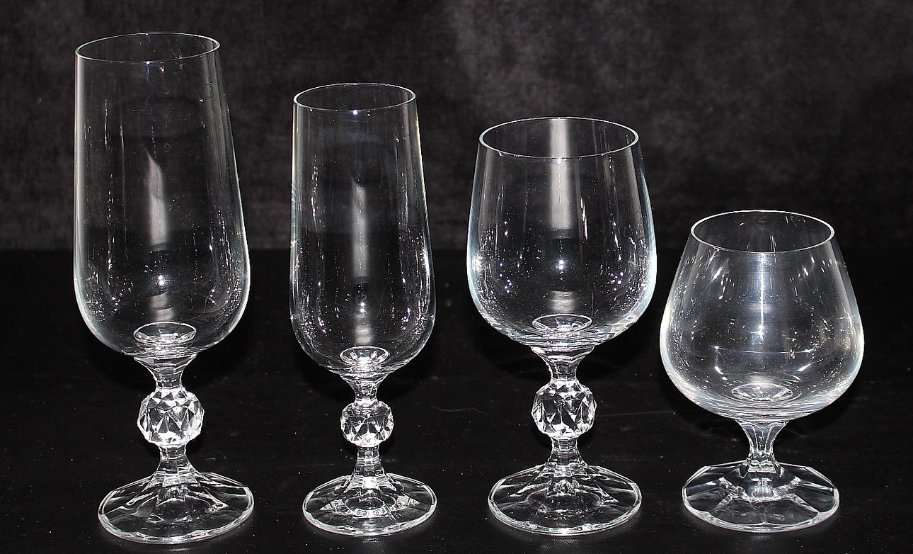 SERVIS. glas, 33 st.