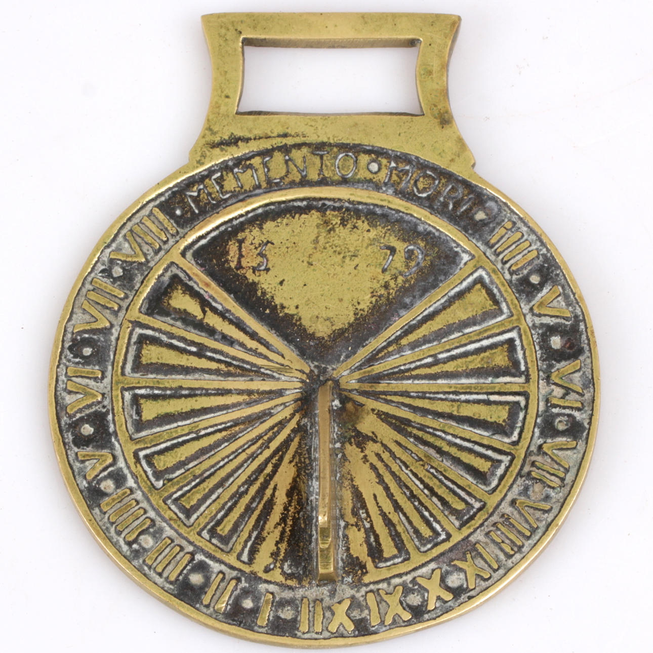 SOLUR, mässing, bär datering 1579.