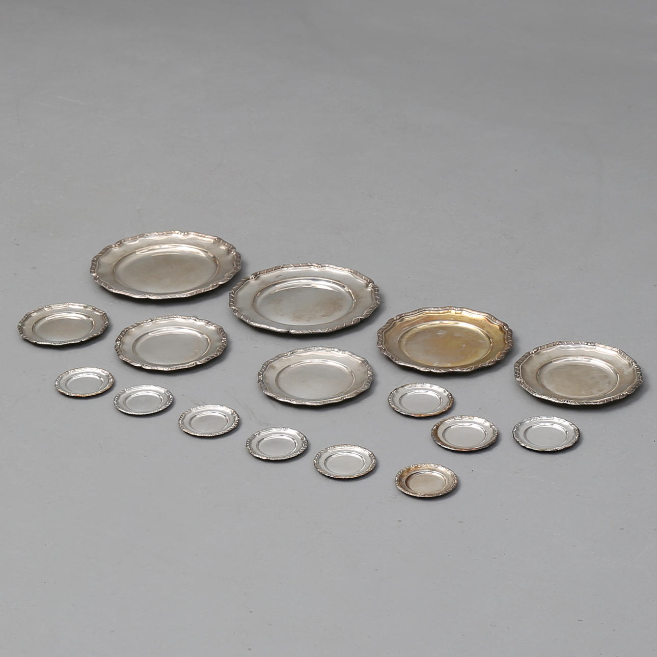 BRICKOR och underlägg, silver, 16 delar, vikt 2000 gram.