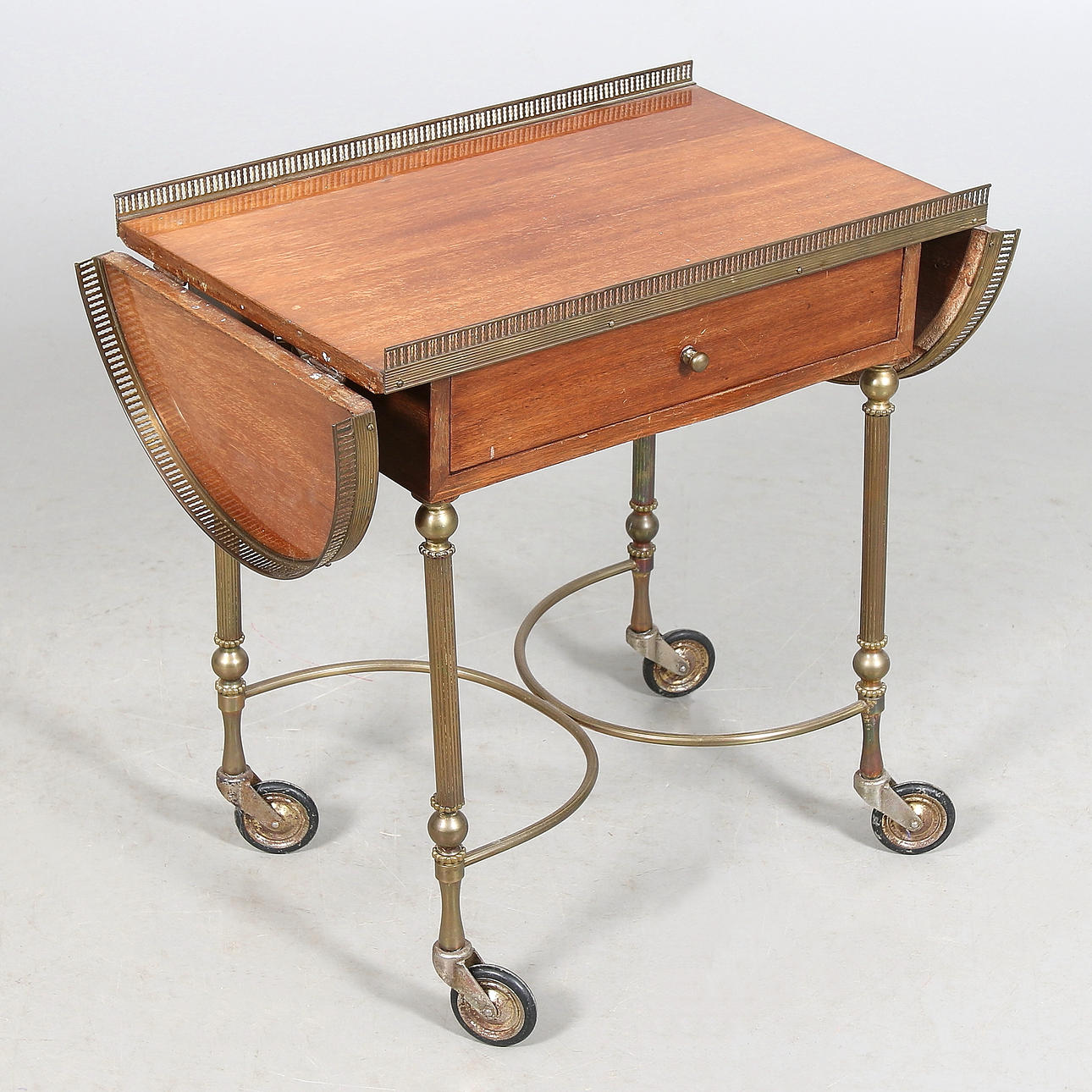 SERVERINGSBORD, teak och mässing, 1900-tal.