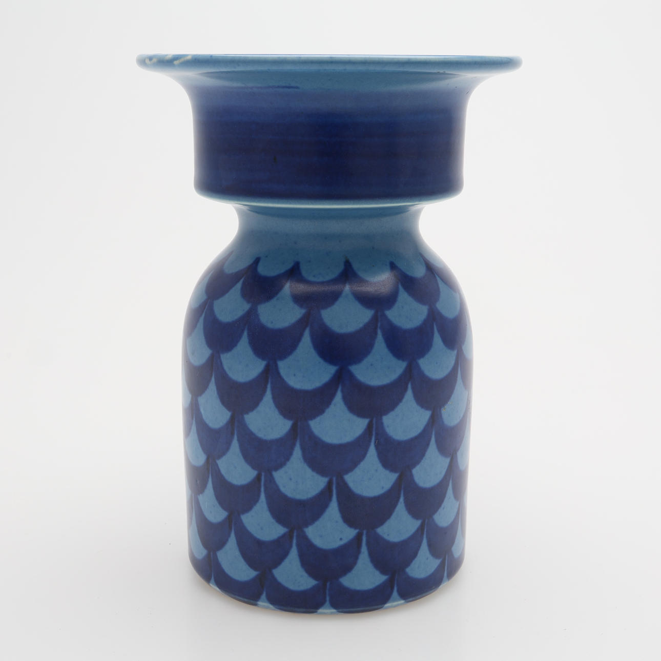 MARGARETA HENNIX. VAS, STENGODS, GUSTAVSBERG STUDIO.