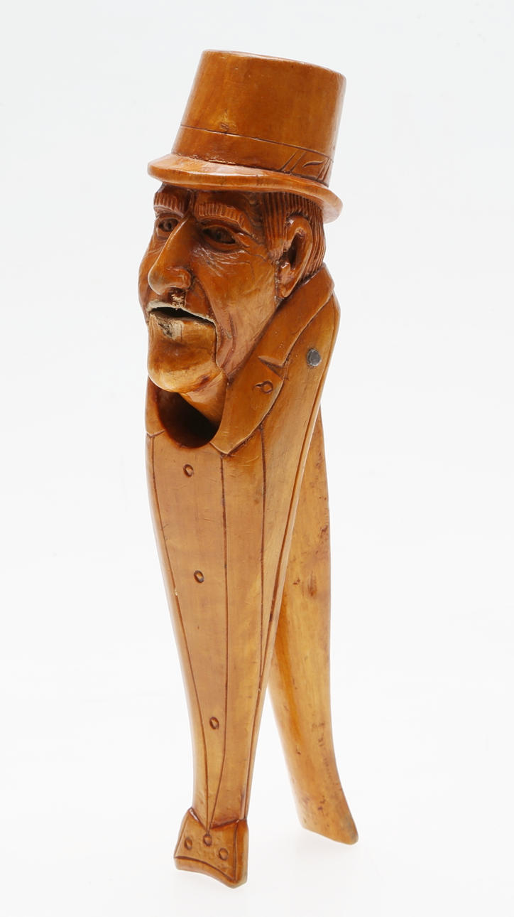 NÖTKNÄPPARE, trä, 1900-tal.