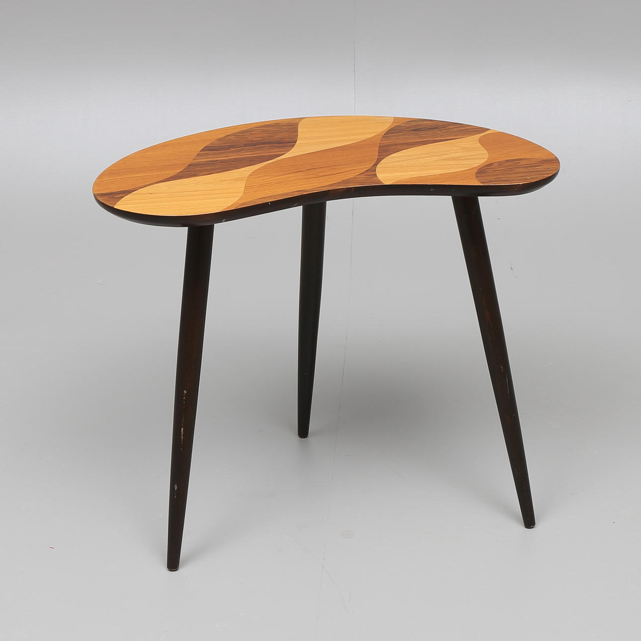 BORD, med intarsia, Bröderna Miller, Bankeryd, 1950-tal.