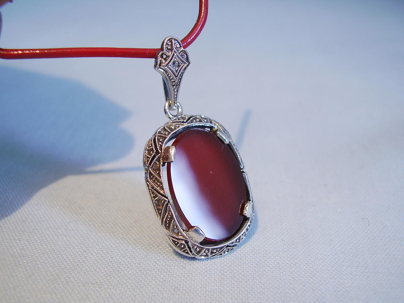 ART DECO KARNEOL HÄNGE silver 830 runt 1920/25.
