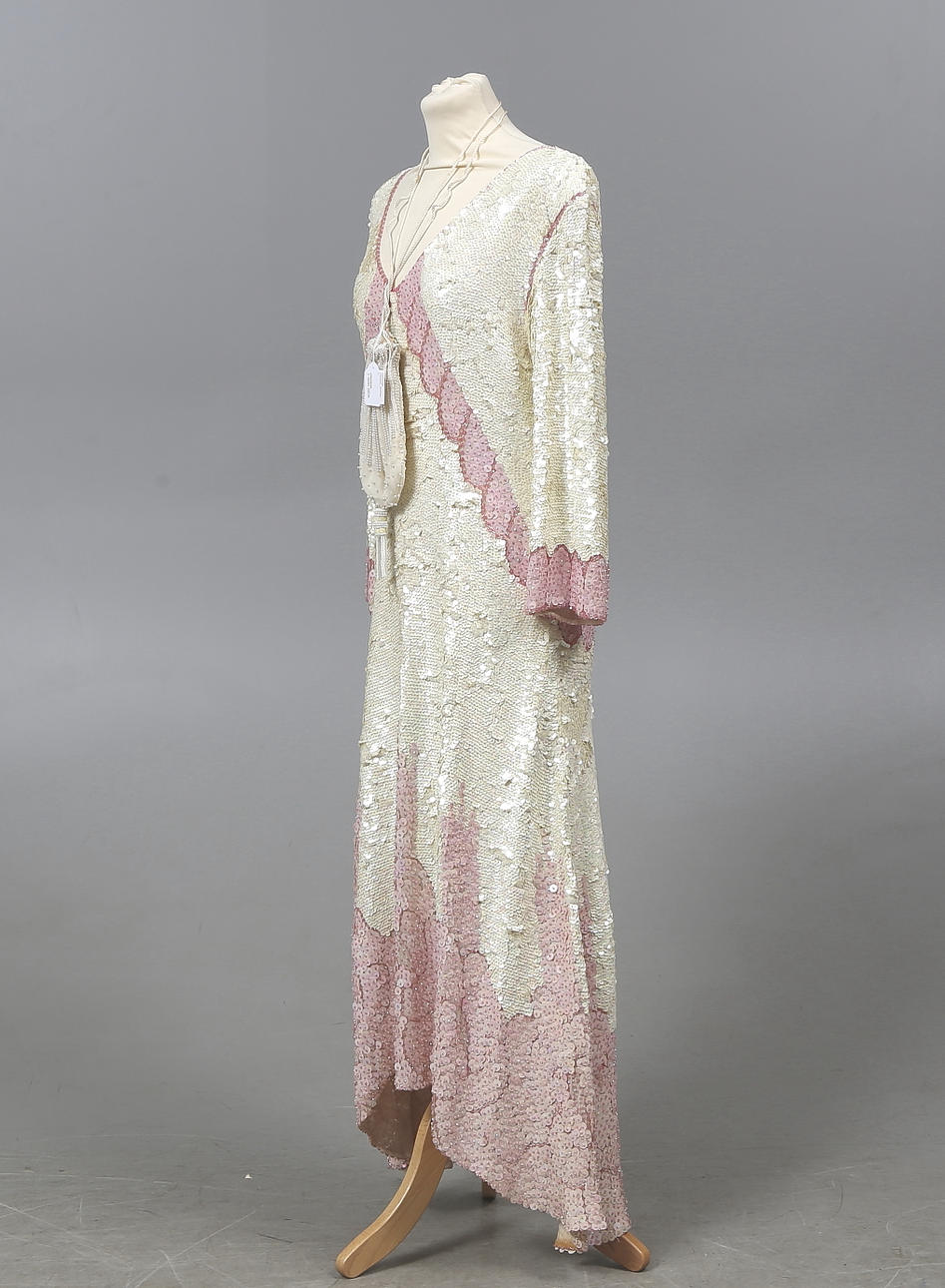 COCKTAILKLÄNNING och AFTONVÄSKA, Jenny Lewis, embroiderad silk couturier, London. Storlek L.