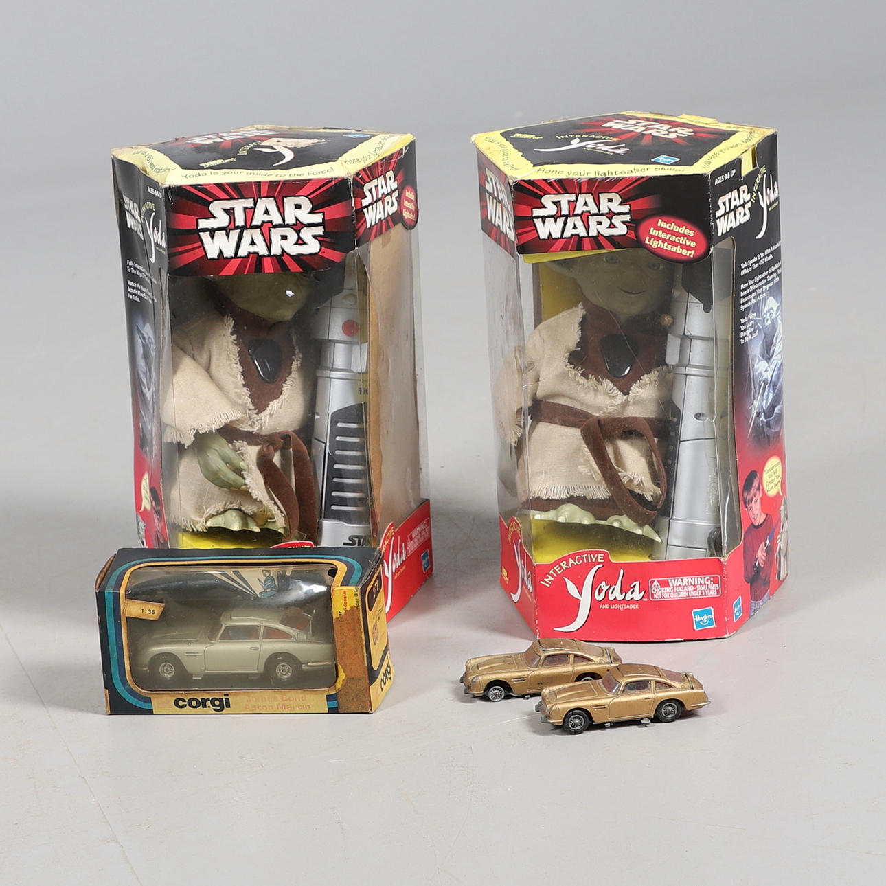 STAR WARS BOXADE YODA & JAMES BOND BILAR.
