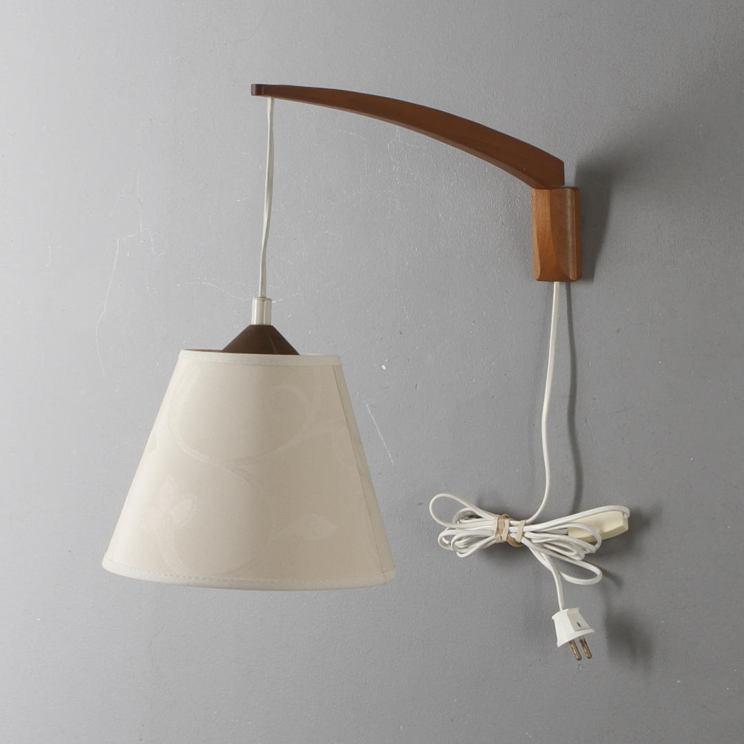 VÄGGLAMPA, teak, 1900-talets andra hälft.