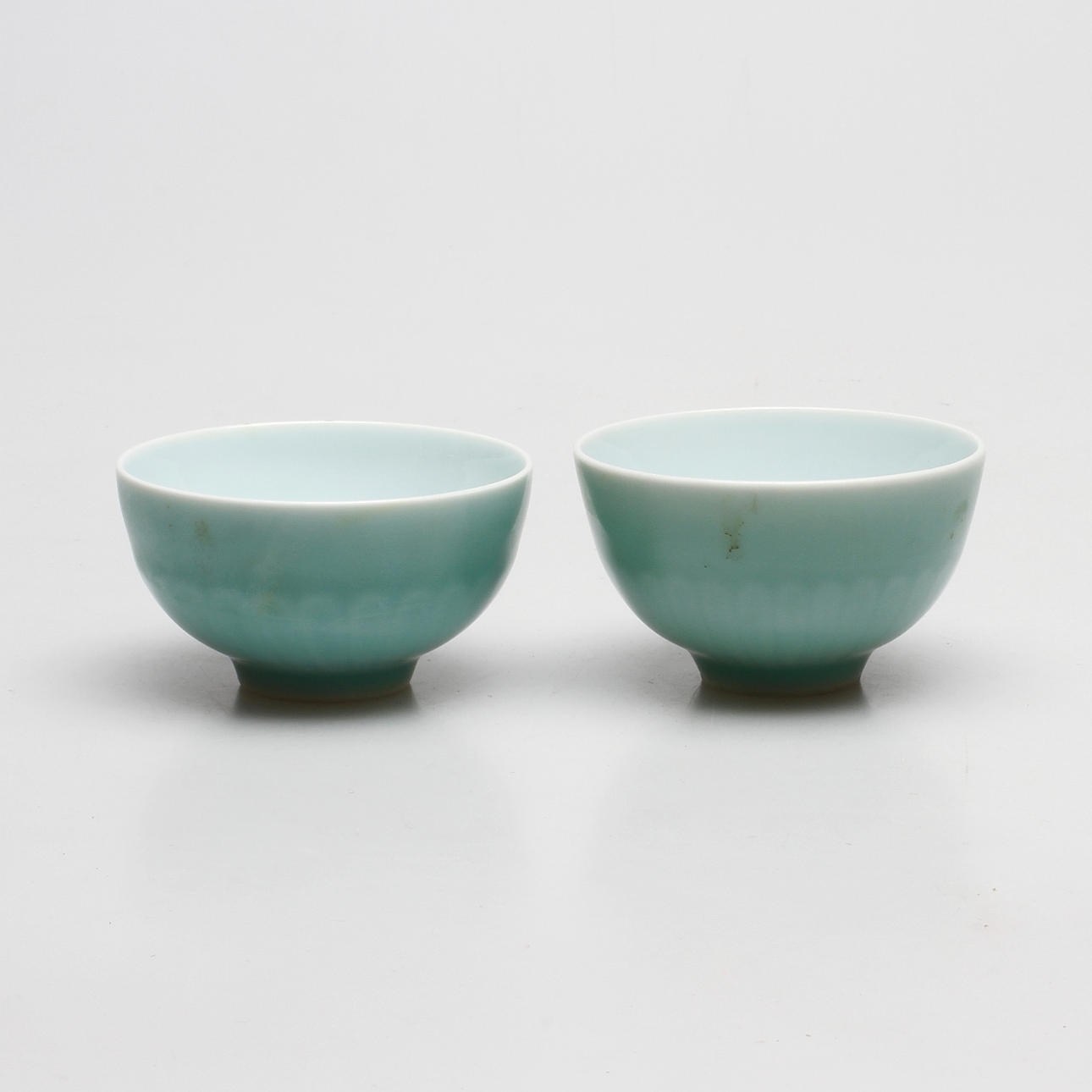 SKÅLAR, ett par, celadonglasyr, ostindiska, 1900/2000-tal.