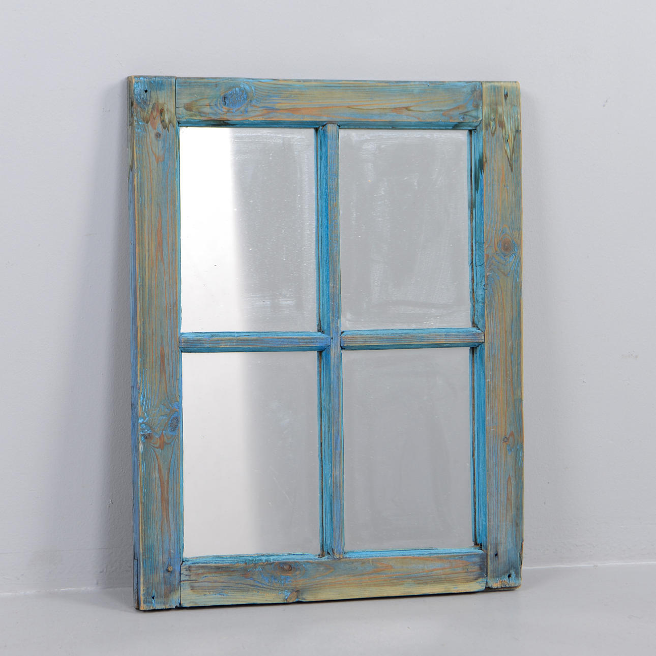 SPEGEL i form av fönster.