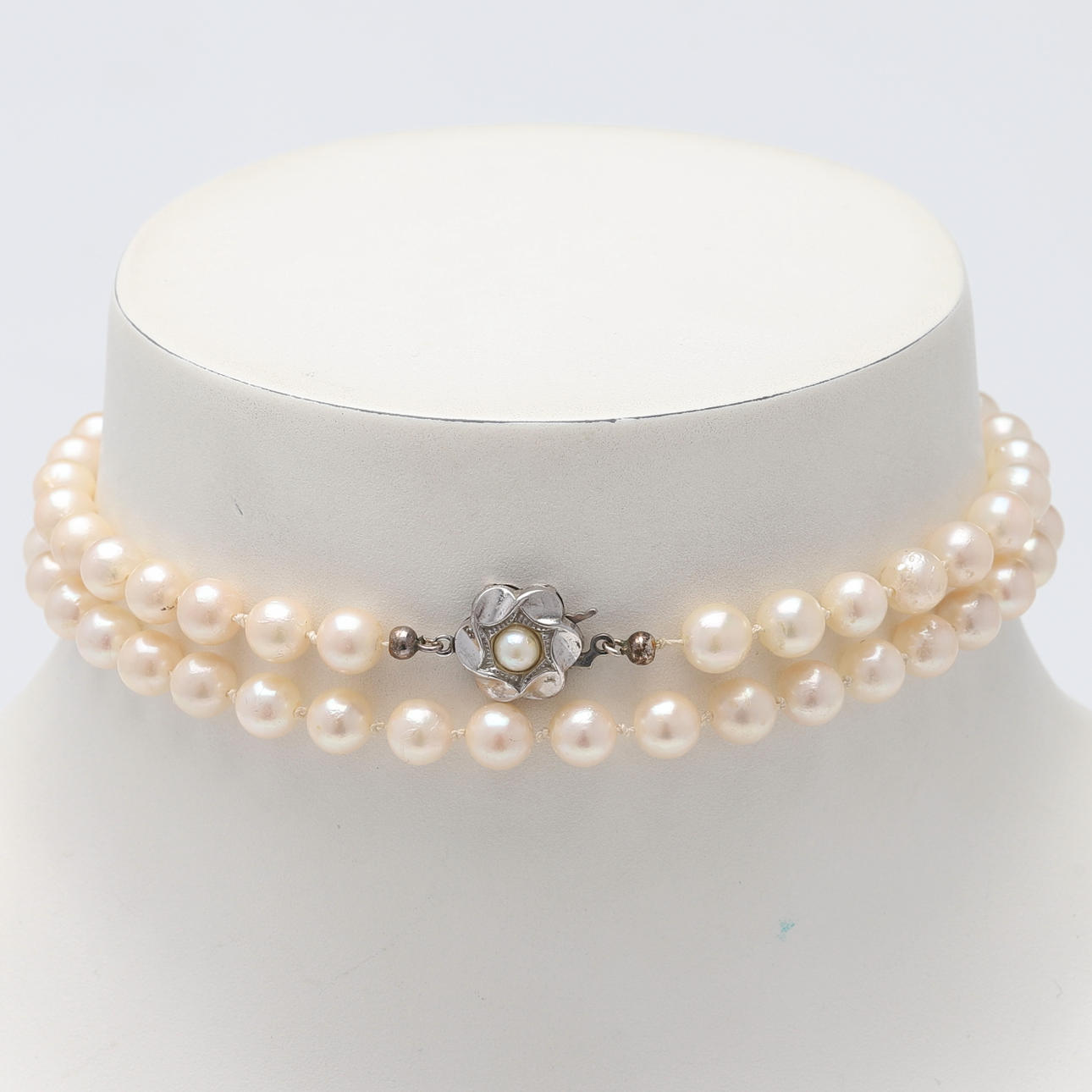 COLLIER, pärlor och silverlås, Rolf Nilsson, Kristianstad.