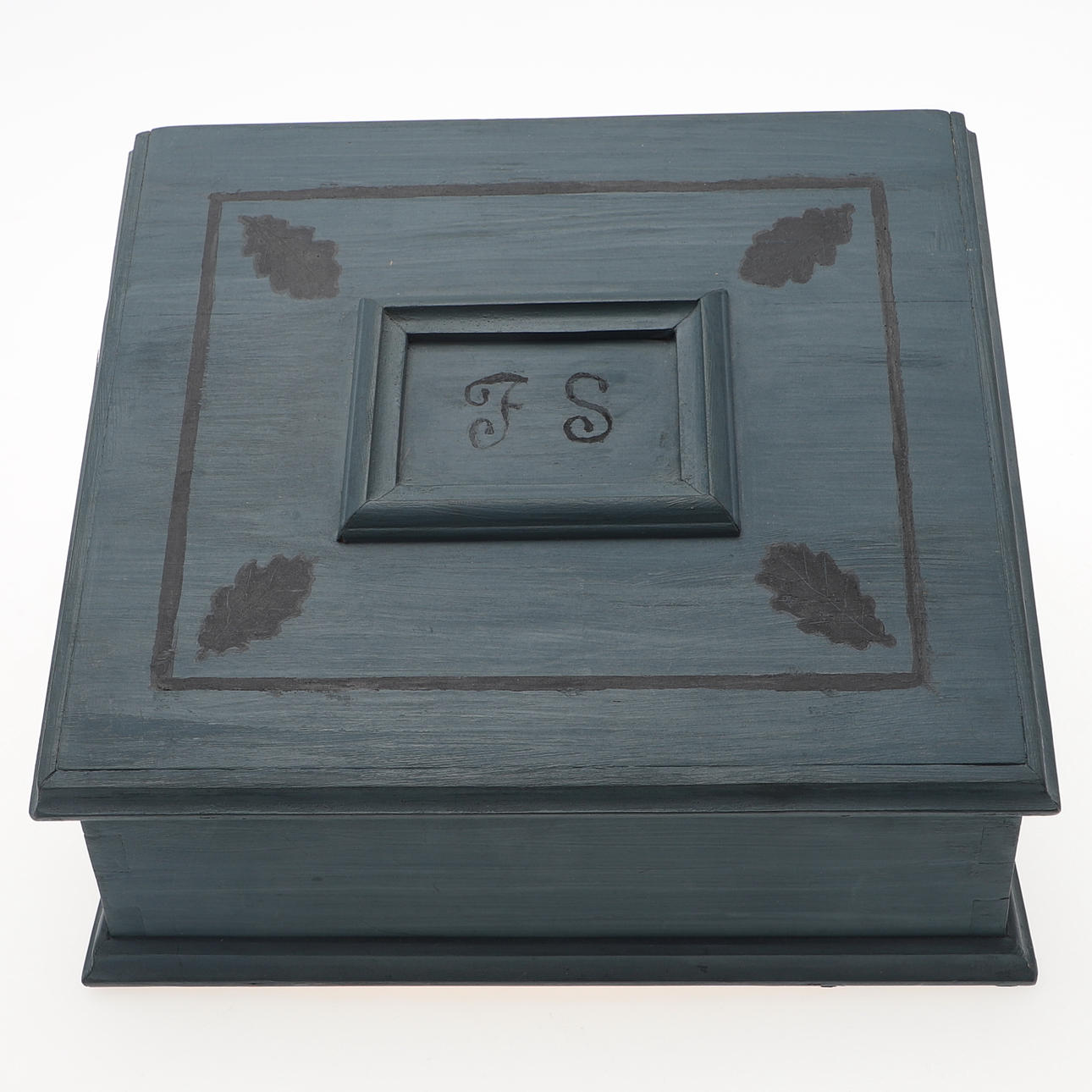 JEWELLERY BOX WITH BIJOUTERIER.