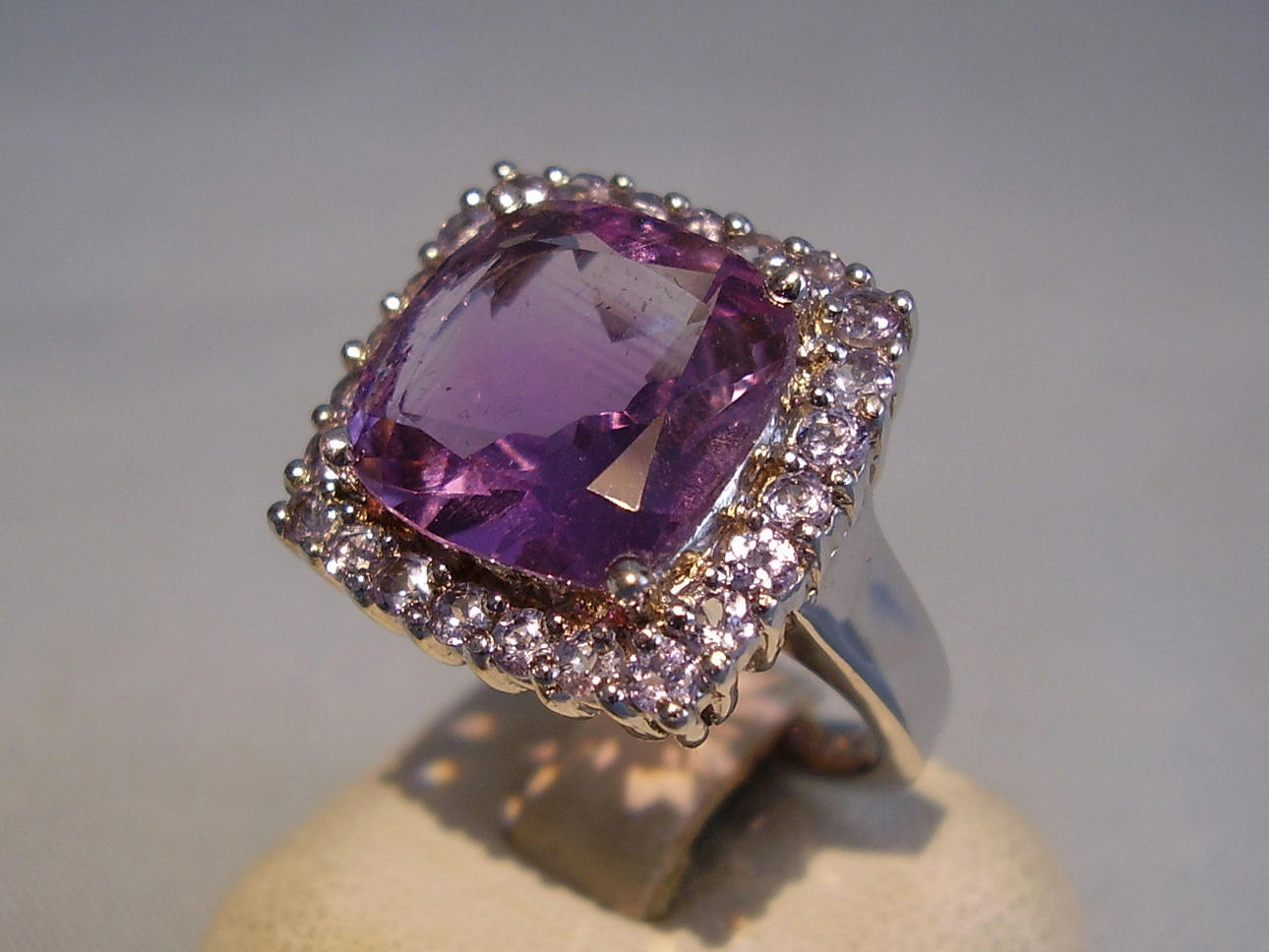 AMETITHONG MED TANZANIT FÖLJE silver 925, ädelstenar tillsammans ca. 6,1 ct.