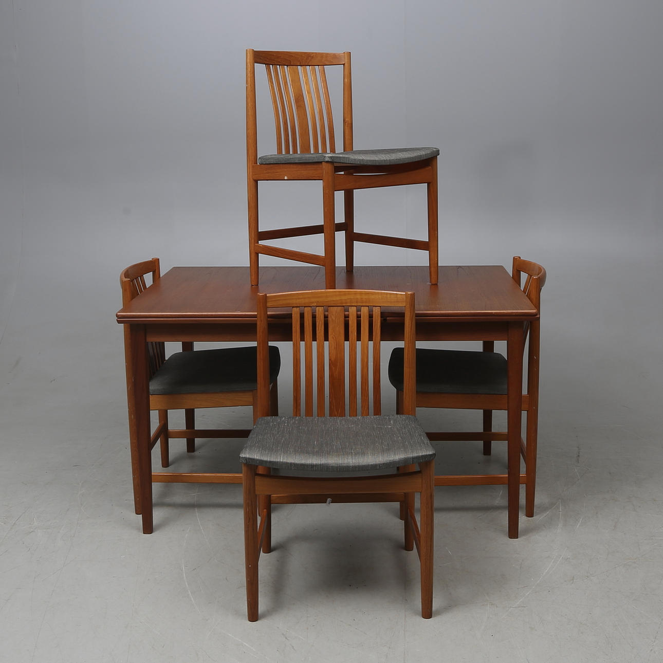 MATSALSGRUPP, 5 delar, 1900-talets andra hälft.