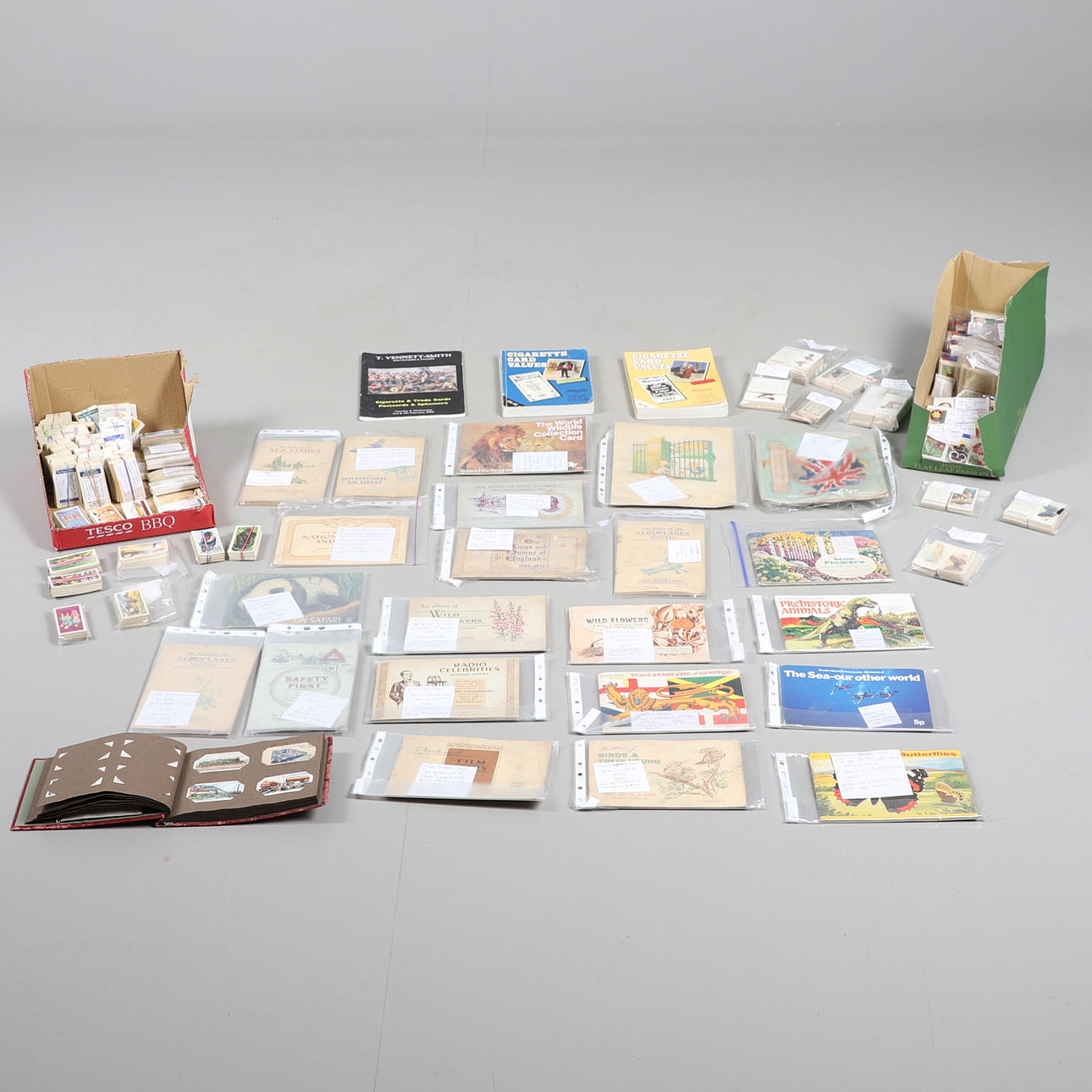 LARGE QTY OF CIGARETTE CARDS.