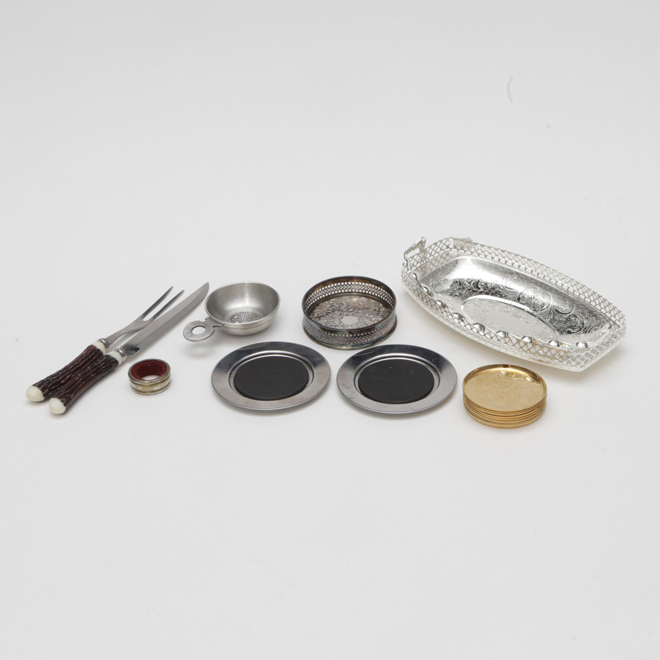 Un objeto metálico misceláneo, del siglo XX.