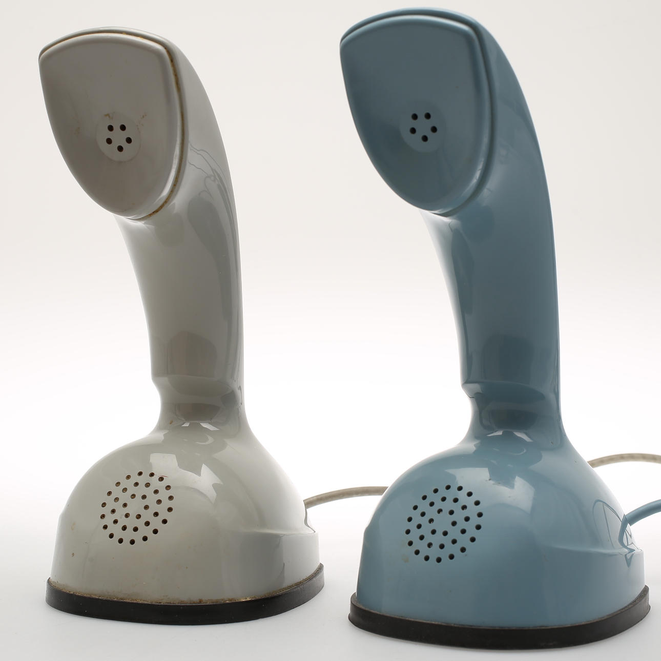 KOBRATELEFONER, 2 stycken.