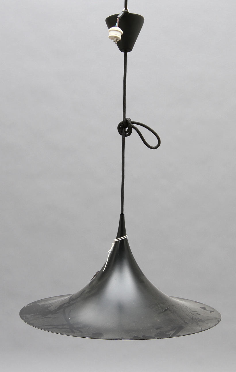 BONDERUP/THORUP. "Semipendel". Takarmatur, svart metall.