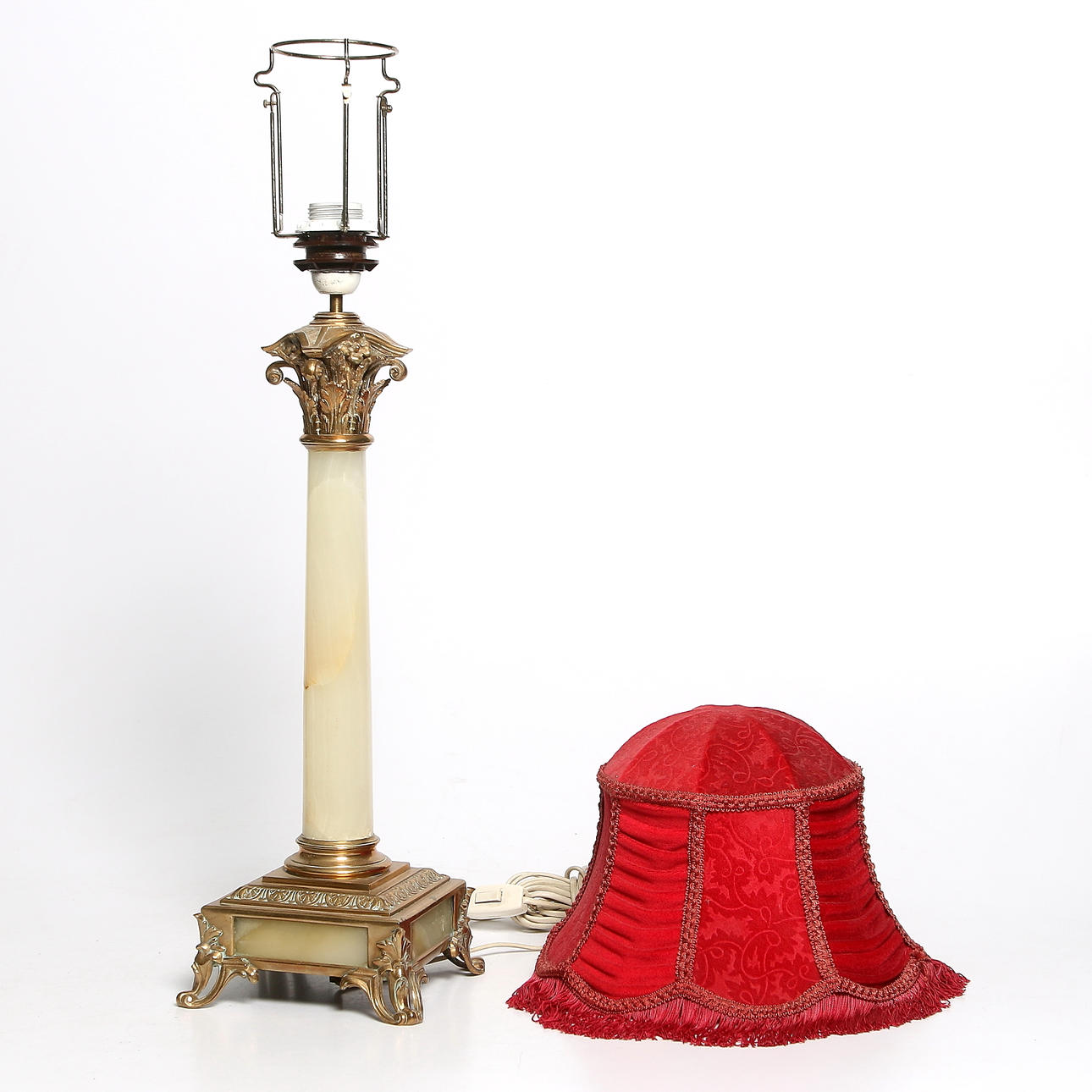 BORDSLAMPA, mässing, alabaster, omkring sekelskiftet 18/1900.