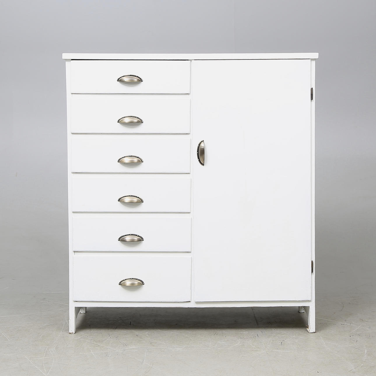 BYRÅ med SKÅP, vitmålad, 1900-tal.