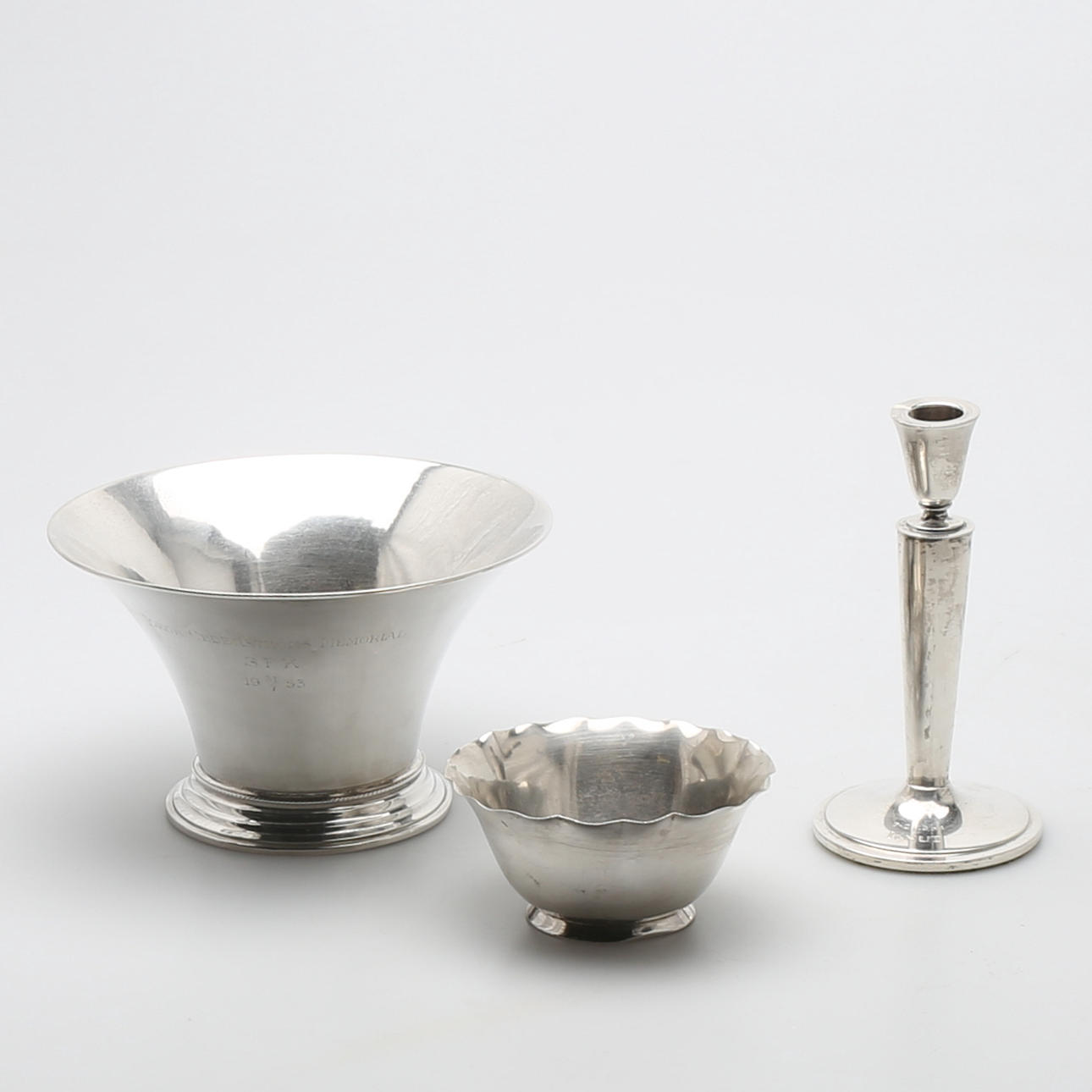 PARTI SILVER, 3 delar, 2 st skålar och en ljusstake, totalvikt 647 gram.