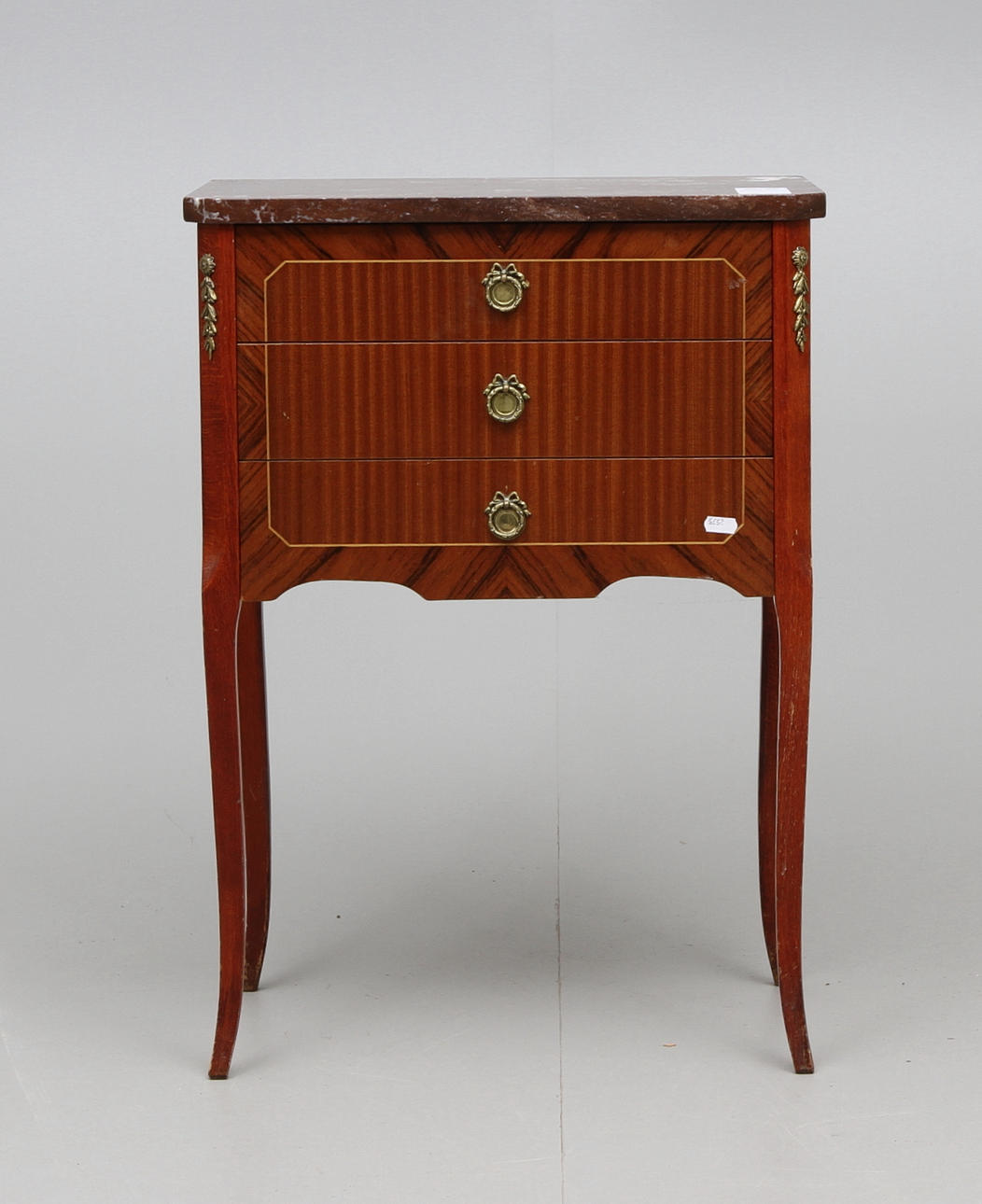 BYRÅ, gustaviansk stil, 1900-tal.