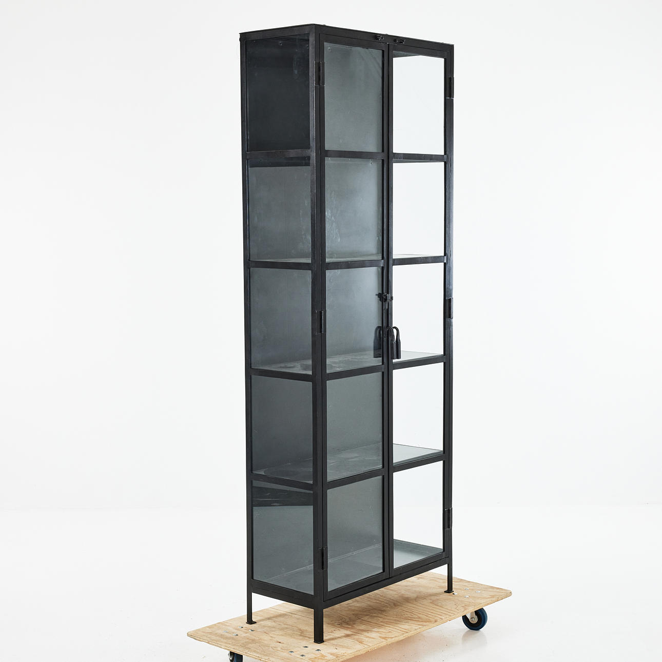 VITRINSKÅP, "Phoenix", Reforma, samtida.