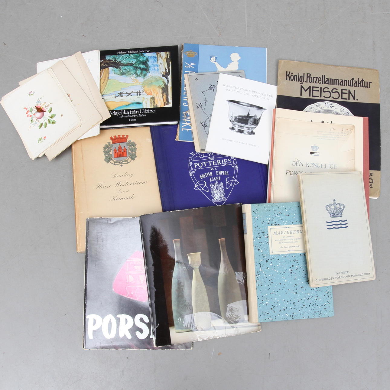 BÖCKER, HÄFTEN MED MERA, porslin och keramik, 1900-tal.