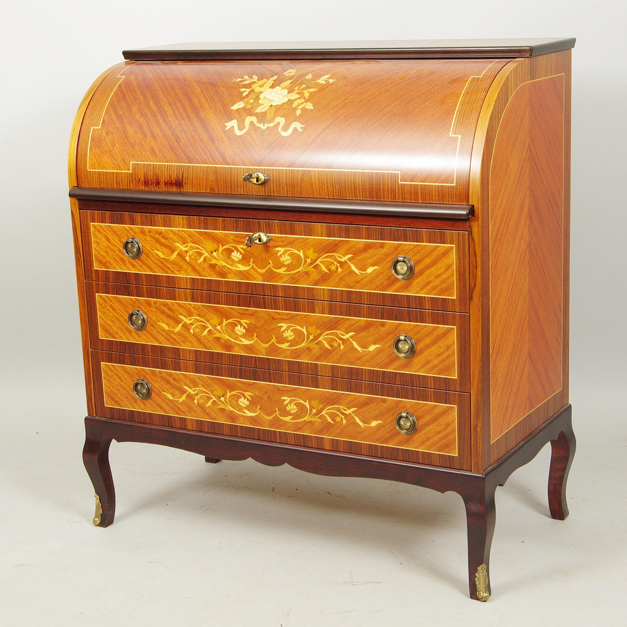 RULLKLAFFSEKRETÄR, mahogny, intarsia, sent 1900-talet.