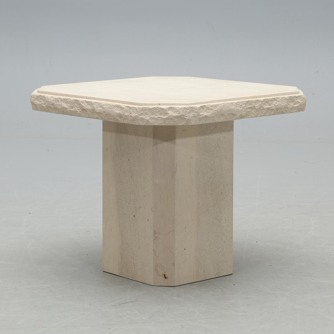 SOFFBORD, travertin, 1900-talets senare del.