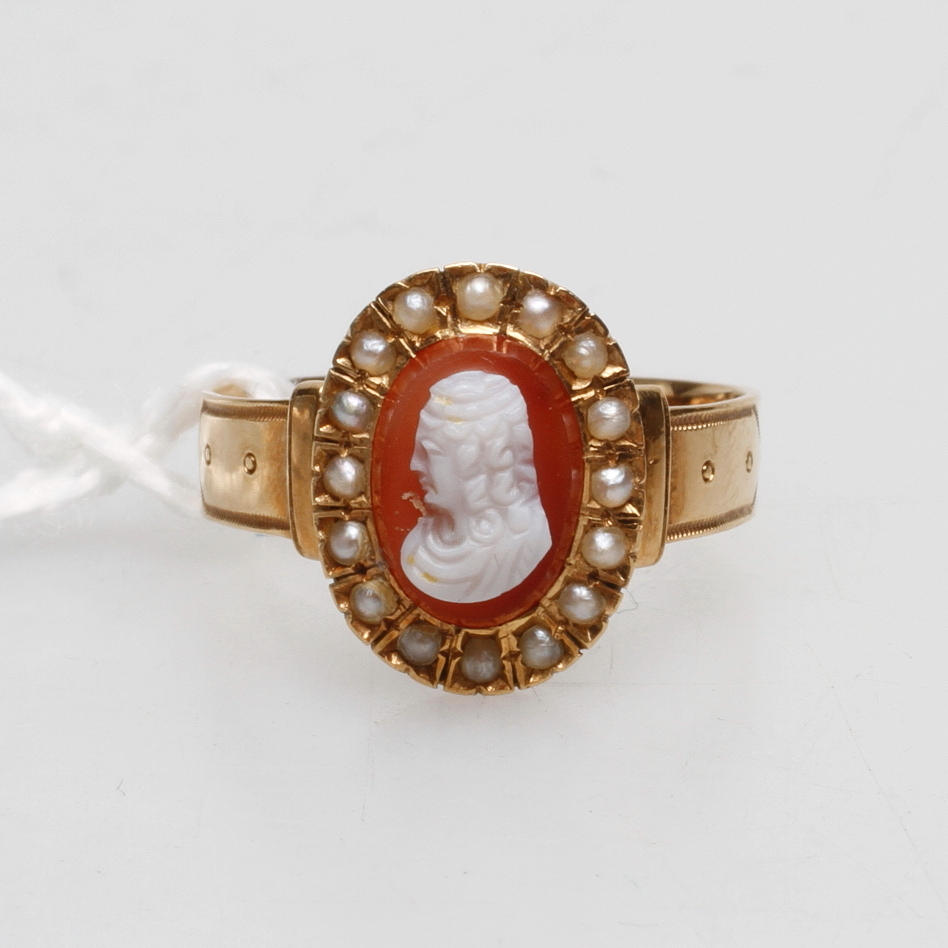 RING, 18k guld, vikt ca 2,2 gram.